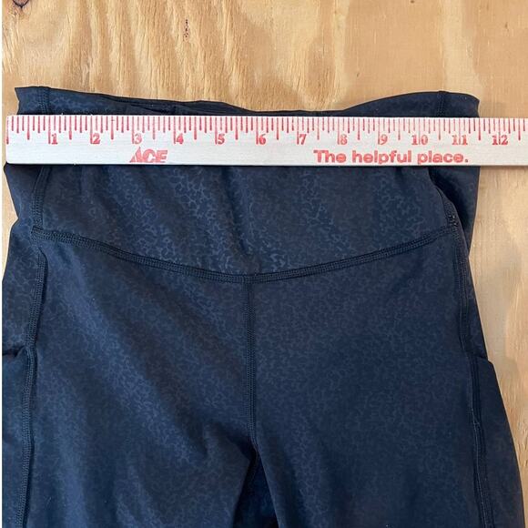 Athleta Black Ultimate Stash Pocket Embossed 7/8 Tight Side/Waist Pocket Size XS - Picture 14 of 16